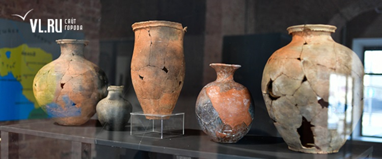 Экспонаты выставки – керамические сосуды из бохайских памятников. 